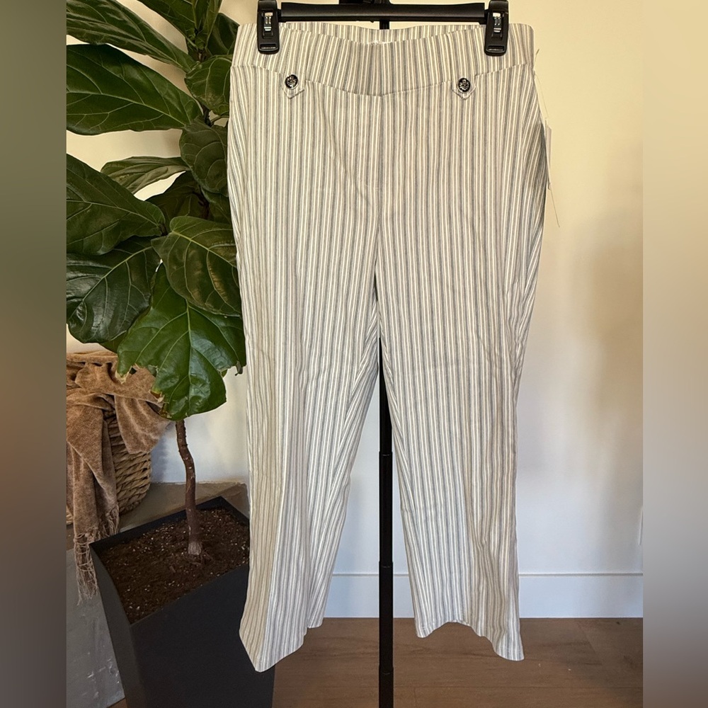 89th + Madison Striped Cream & Gray Dress Pants size Medium
